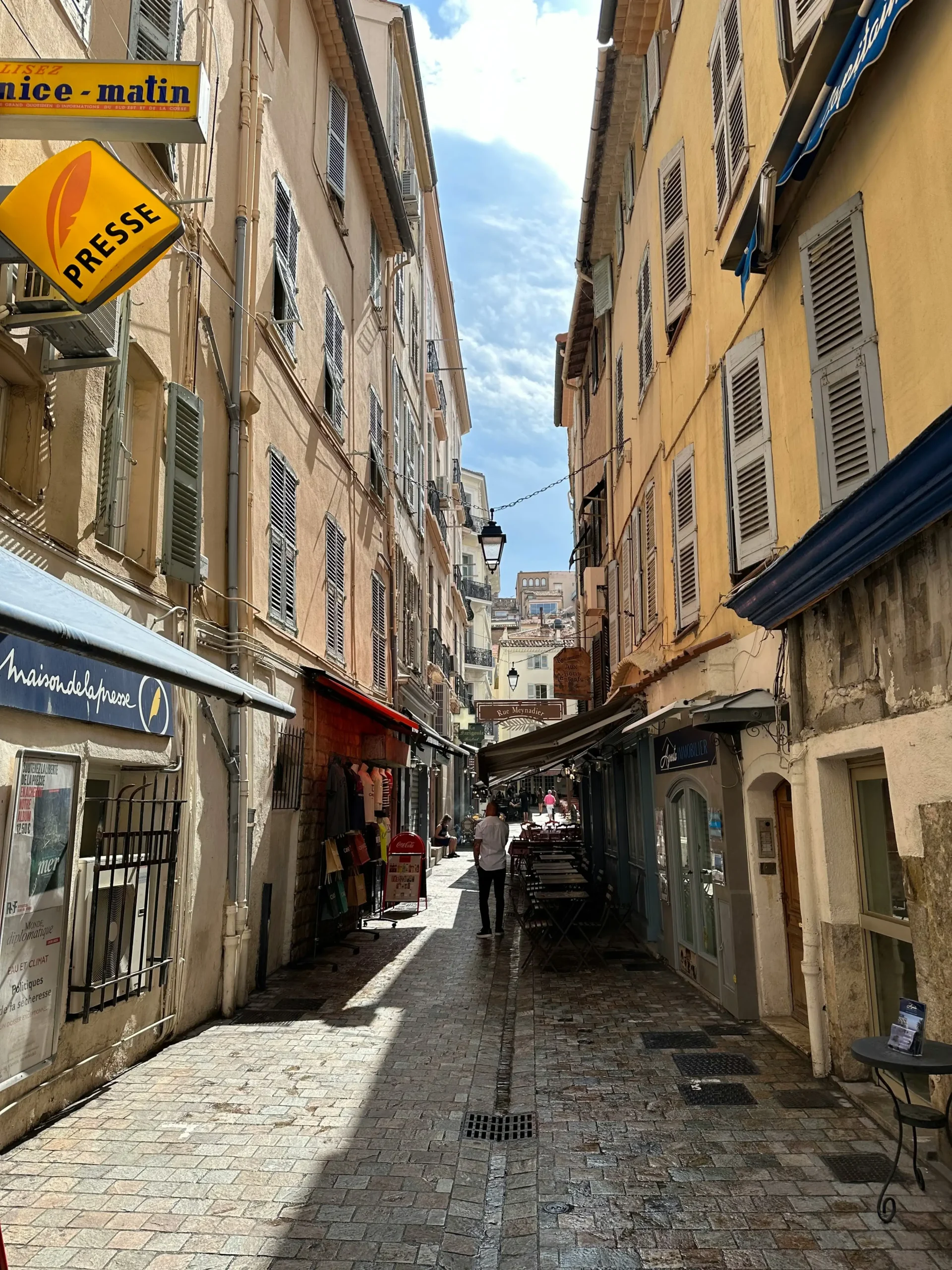 Une rue de la ville de Cannes